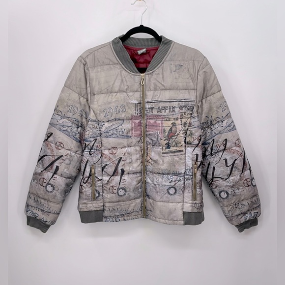 ((#149)DOLCEZZA Simply Art Do Not Affix Stamp Puffer Jacket - Picture 2 of 4